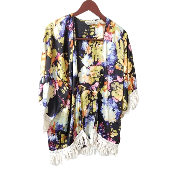 Gimmick by BKE Floral Boho Poncho Open Front Whimsigoth Sz XS - Picture 2 of 12